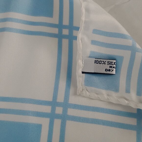 ❤️THE NEW YORK TIMES COMPANY NYT Silk Twill Italy Piano Shawl Scarf 34x35 - Picture 4 of 7